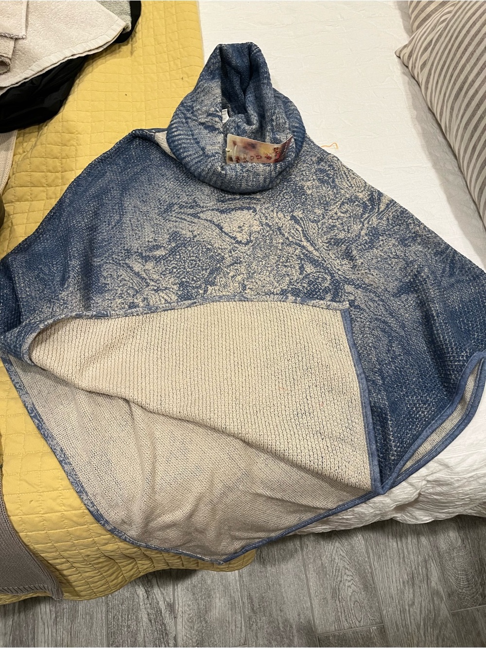 AnthropologiTurtleneck Poncho Sweater in Blue and Cream NWT SZO